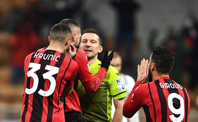 Trận AC Milan vs Spezia có thể đá lại sau khi trọng tài mắc sai lầm?