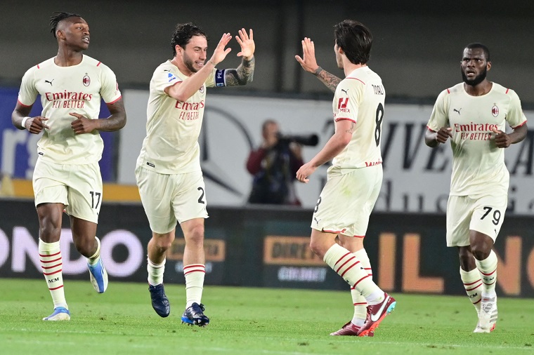 AC Milan chỉ còn cách Scudetto 180 phút sau màn ngược dòng