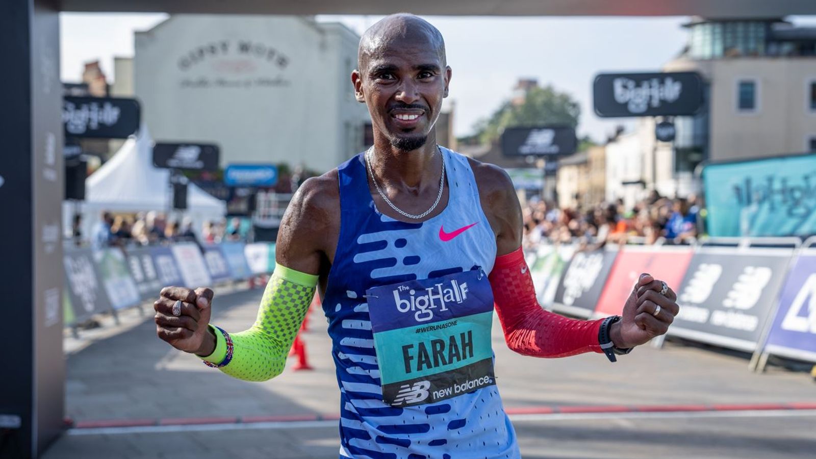 Huyền thoại chạy đường d&agrave;i Anh quốc Mo Farah giải nghệ ở tuổi 40