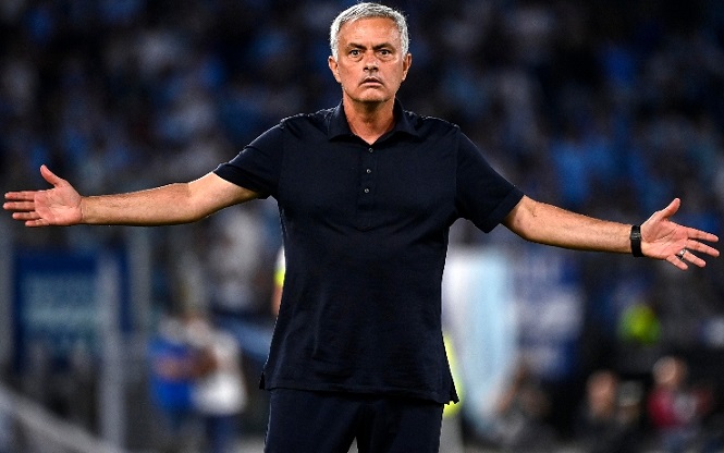 Mourinho buộc tội trọng tài và VAR khi Roma thua trận derby