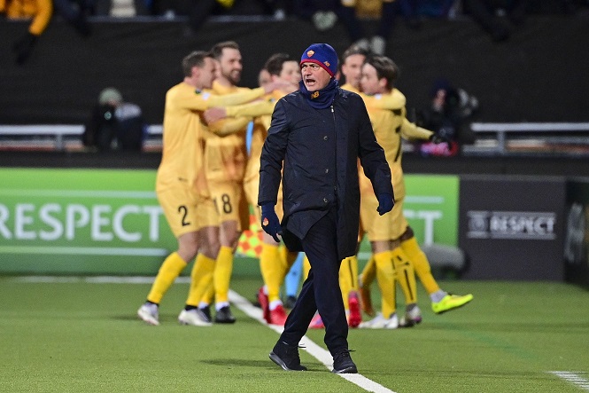 Mourinho mất mặt với Roma sau thất bại ê chề bậc nhất sự nghiệp