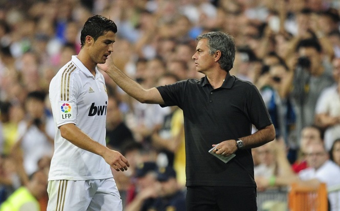 Ronaldo bị gọi là tên ngốc và Mourinho là kẻ bất bình thường