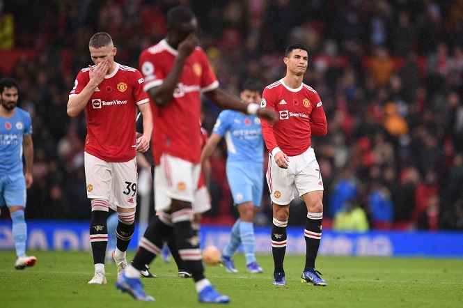MU bị chế giễu “chơi như đội bóng bầu dục” trong trận derby