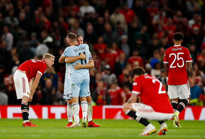 HLV Solskjaer tố MU bị mất phạt đền trước West Ham