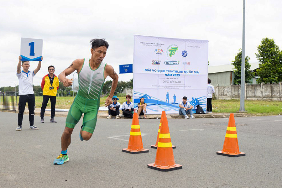 Vắng qu&aacute;n qu&acirc;n SEA Games Phạm Tiến Sản, Nguyễn Anh Tr&iacute; v&ocirc; địch quốc gia duathlon nam