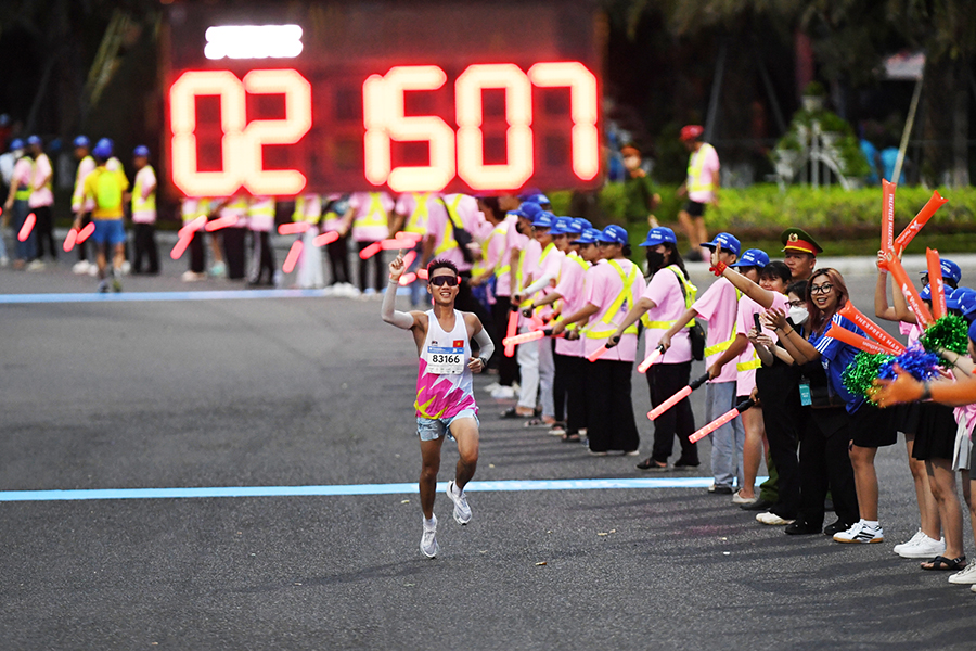 Chàng trai lạc đường rồi mất chức vô địch quốc gia, “chuộc lỗi” tại giải marathon Quy Nhơn 2023