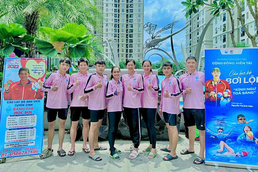 Không dự SEA Games 31, Ánh Viên trực tiếp xuống bể dạy bơi