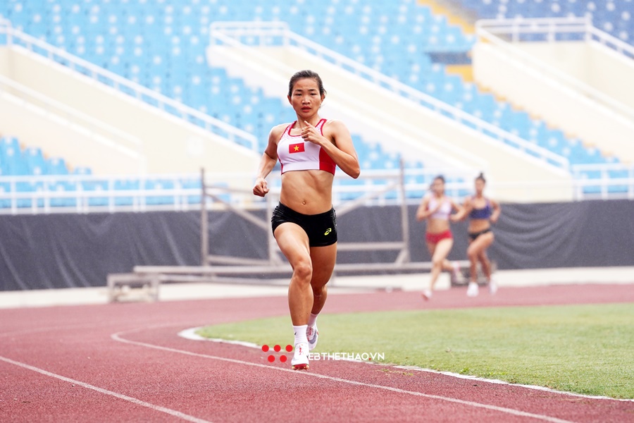 Nguyễn Thị Oanh chạy đà nhẹ nhàng trước mục tiêu 3 HCV SEA Games 31
