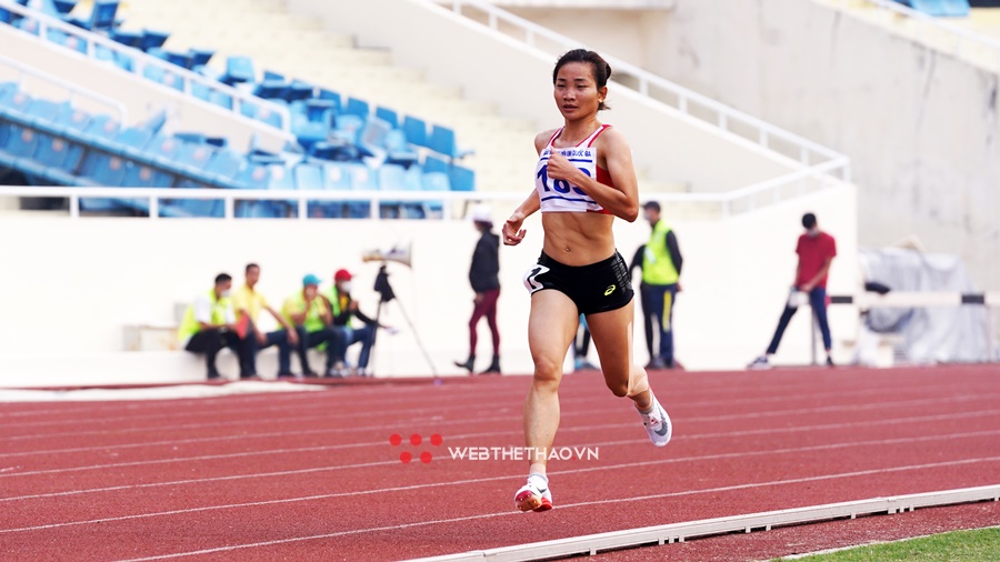 Lập c&uacute; đ&uacute;p kỷ lục quốc gia v&agrave; SEA Games chạy 5000m, Nguyễn Thị Oanh mạnh nhất Đ&ocirc;ng Nam &Aacute;