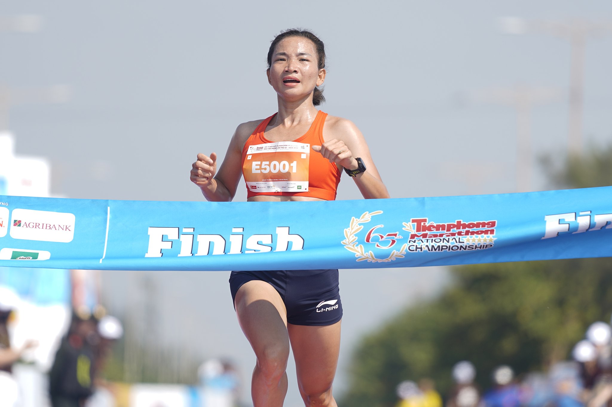 Chuỗi vô địch 8 năm liên tiếp của Nguyễn Thị Oanh ở Tiền Phong Marathon