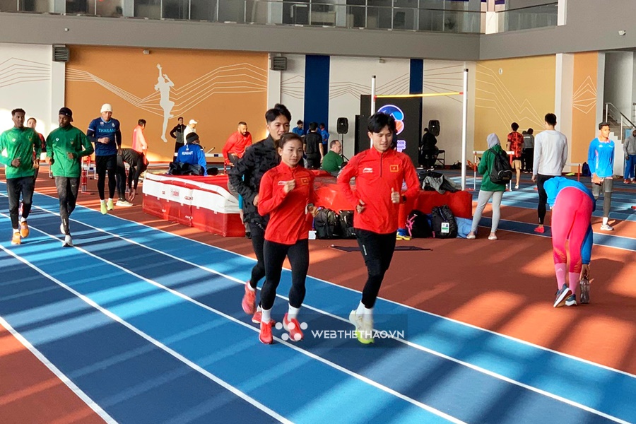Nghịch tuyết dưới trời lạnh -22 độ C, Nguyễn Thị Oanh tập luyện tại Kazakhstan trước giải điền kinh châu Á