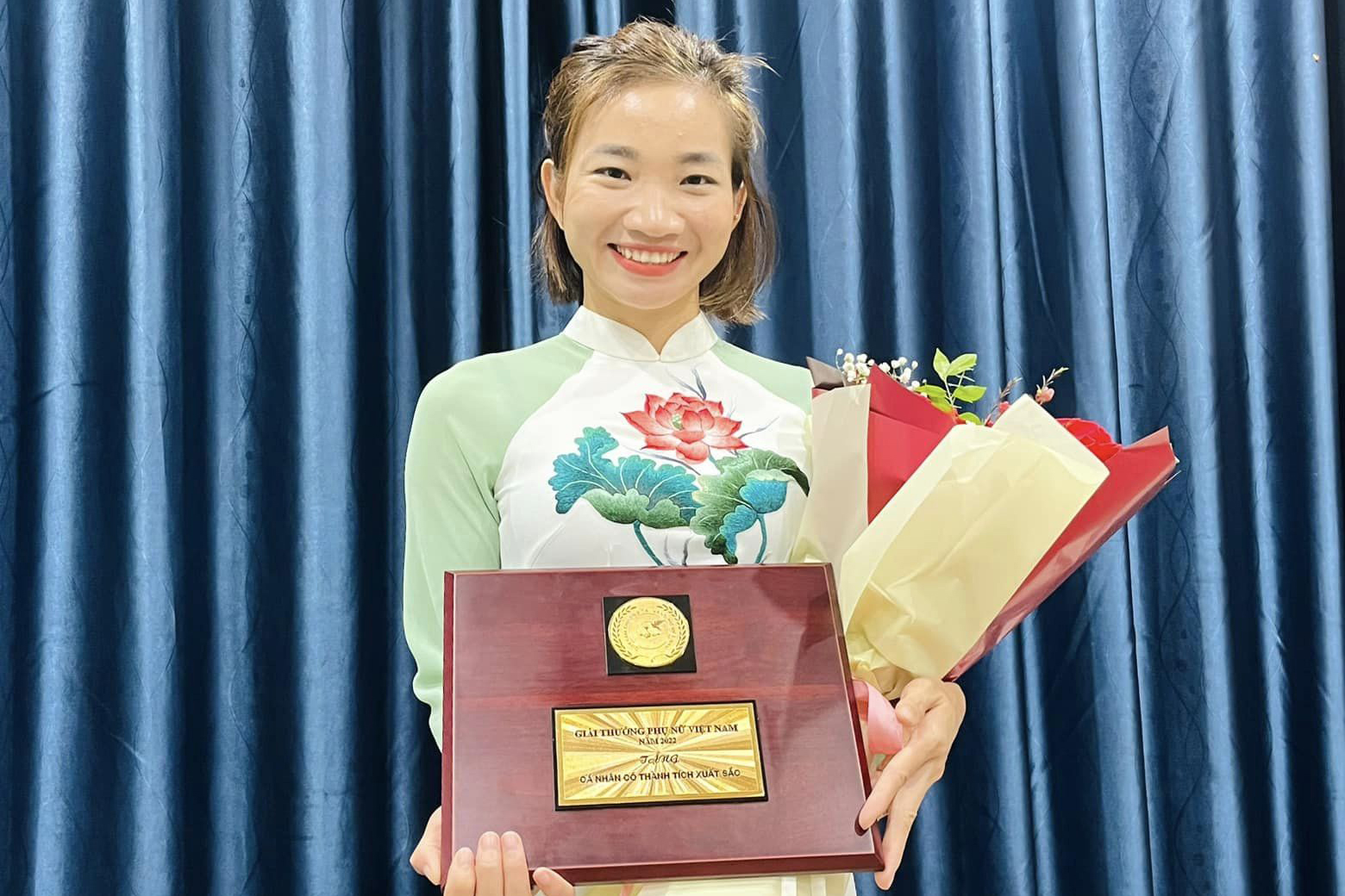 Ứng viên Nữ VĐV của năm Nguyễn Thị Oanh nhận giải thưởng khác trước Cúp Chiến Thắng 2023 Ứng viên Nữ VĐV của năm Nguyễn Thị Oanh nhận giải thưởng khác trước Cúp Chiến Thắng 2023