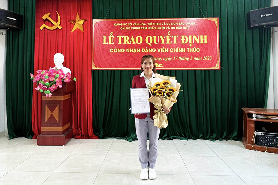 Nguyễn Thị Oanh trở thành Đảng viên sau kỳ tích điền kinh SEA Games 32