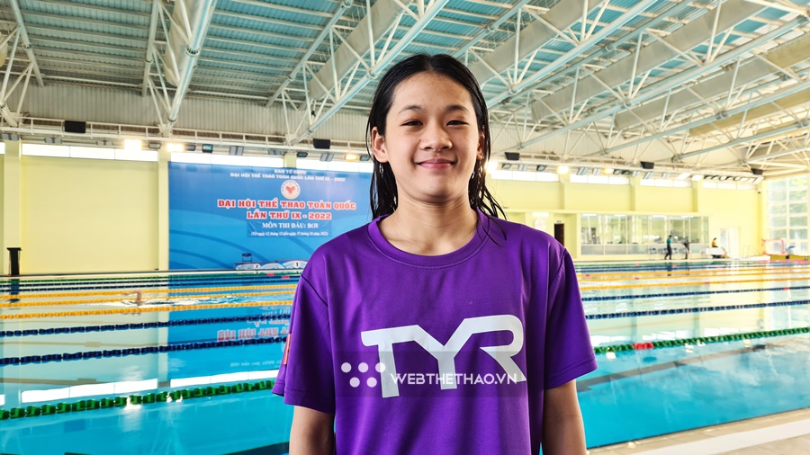 “Thần đồng” 14 tuổi Thúy Hiền cùng Huy Hoàng và tuyển bơi tập huấn Hungary trước SEA Games 32