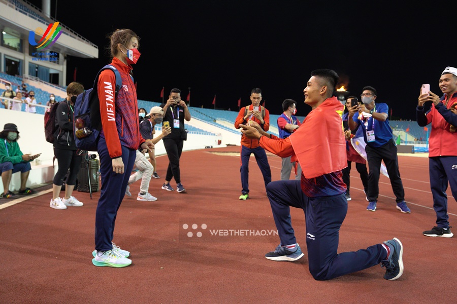 Trai đẹp điền kinh cao gần 2m cầu hôn bạn gái sau khi giành HCV nhảy xa SEA Games 31