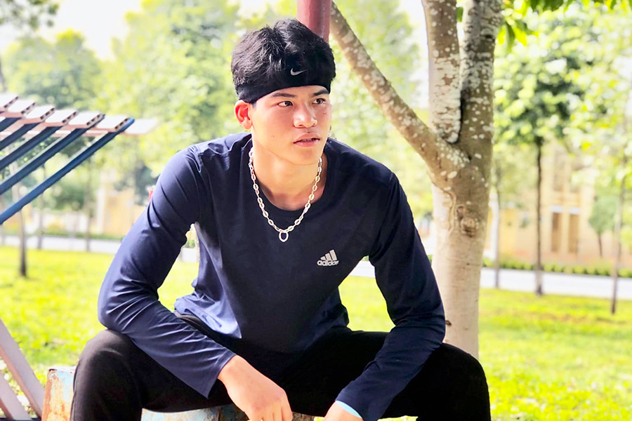 Ch&agrave;ng trai 17 tuổi lập kỷ lục quốc gia trẻ tại giải điền kinh c&aacute;c nh&oacute;m tuổi ở Kon Tum