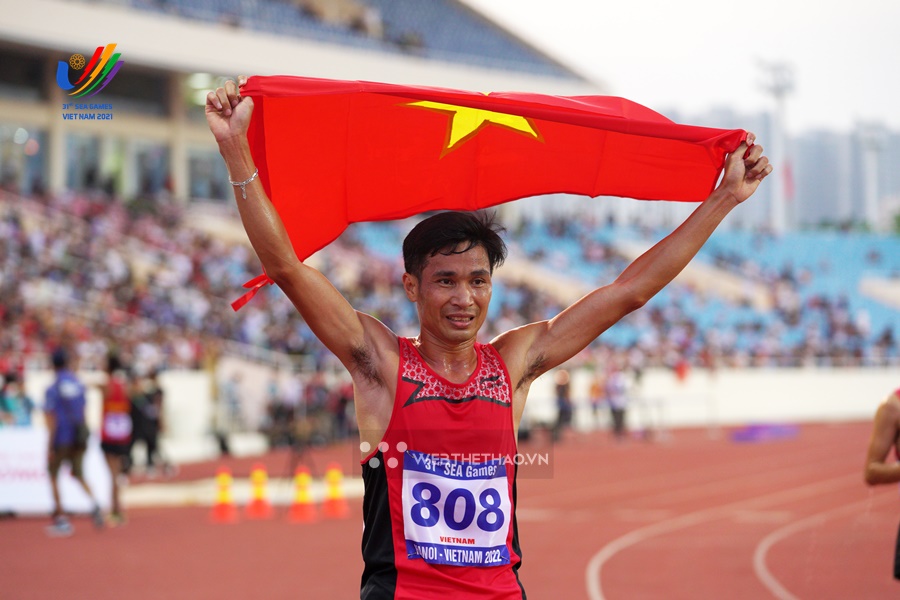 Nguyễn Văn Lai dừng thi đấu ở SEA Games bằng hai tấm HCV điền kinh trên sân nhà Nguyễn Văn Lai dừng thi đấu ở SEA Games bằng hai tấm HCV điền kinh trên sân nhà