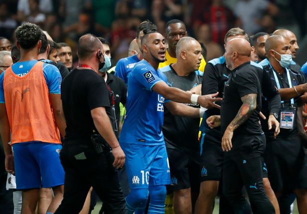CĐV Nice bị hạ “đo ván” khi lao vào sân ẩu đả ở trận gặp Marseille