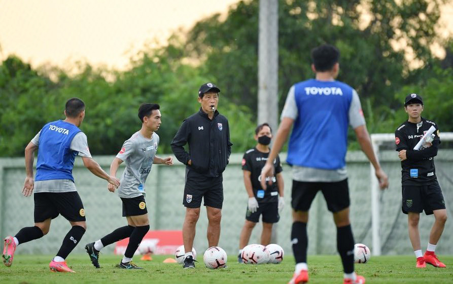 Tuyển Thái Lan âm tính với COVID-19, HLV Akira Nishino thay đổi kế hoạch