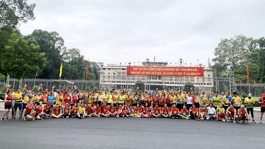 Chạy đón lễ 30/4 theo cách của runner Sài thành