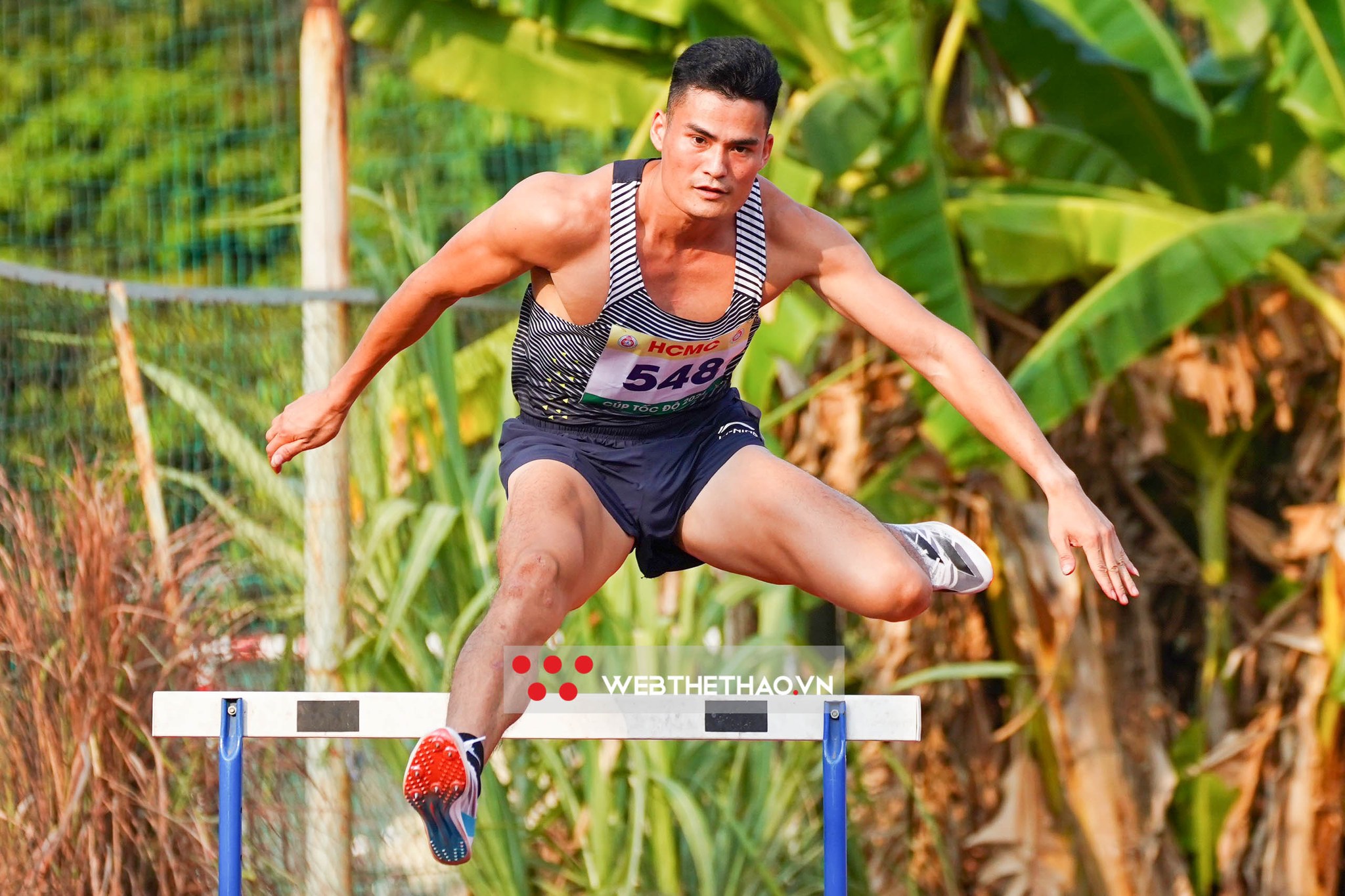 &ldquo;Đ&ograve;i nợ&rdquo; đ&agrave;n em th&agrave;nh c&ocirc;ng, Qu&aacute;ch C&ocirc;ng Lịch lấy lại vị tr&iacute; số 1 chạy 400m r&agrave;o nam ở C&uacute;p Tốc Độ 2024