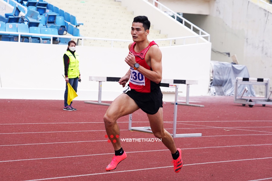 So&aacute;i ca điền kinh Qu&aacute;ch C&ocirc;ng Lịch t&aacute;i ngộ đối thủ truyền kiếp ở SEA Games 31