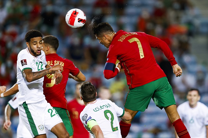Ronaldo giúp Bồ Đào Nga ngược dòng kịch tính bằng cú đúp Ronaldo giúp Bồ Đào Nga ngược dòng kịch tính bằng cú đúp