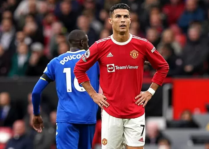 Cristiano Ronaldo bị đổ lỗi &ldquo;chỉ nghĩ về b&agrave;n thắng&rdquo; ở MU