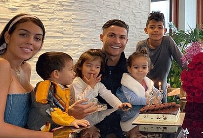 Nguồn gốc từng đứa con của Cristiano Ronaldo