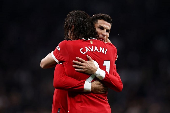 CĐV MU phấn khích về Ronaldo và Cavani sau trận thắng Tottenham