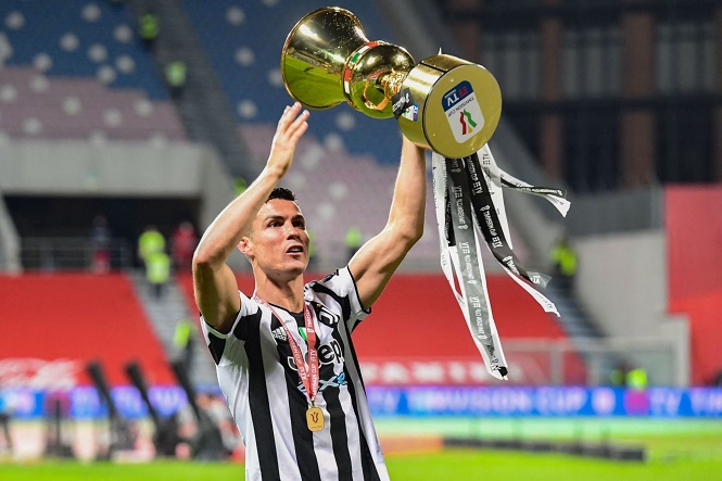 Ronaldo lần đầu ti&ecirc;n được trao giải mang t&ecirc;n nh&agrave; v&ocirc; địch Paolo Rossi