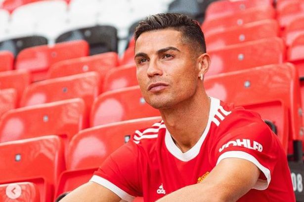 Cựu sao MU “thách đố” Ronaldo ghi 30 bàn thắng mùa này