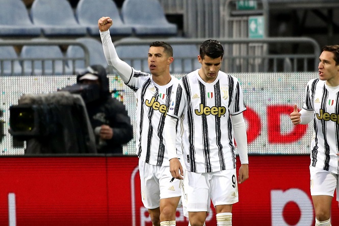 Ronaldo phấn khích gây tranh cãi trong trận Cagliari vs Juventus Ronaldo phấn khích gây tranh cãi trong trận Cagliari vs Juventus