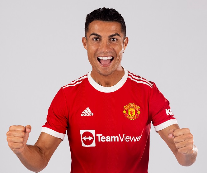 Ronaldo lần đầu xuất hiện trong &aacute;o đấu mới của MU
