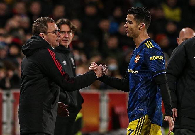 Ronaldo lại phản ứng sau khi bị thay thế trong trận MU vs Brentford