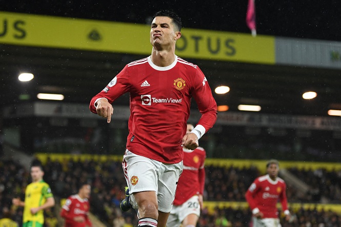Xem Ronaldo bỏ lỡ cơ hội ghi bàn khó tin cho MU từ cự ly 6 mét