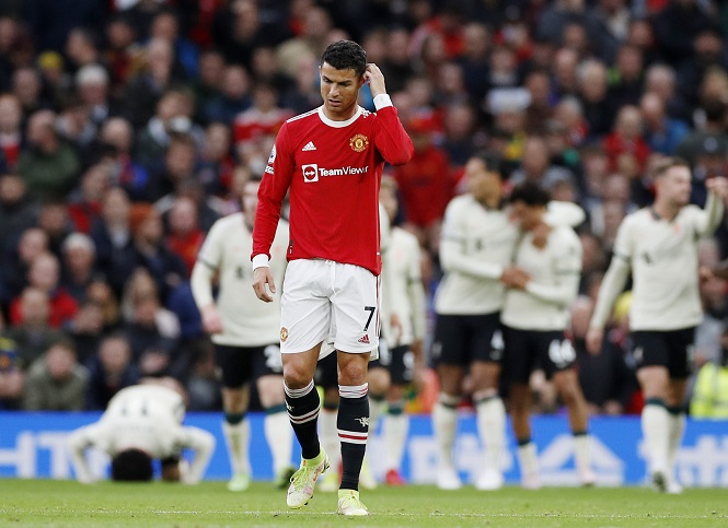 Phản ứng của Ronaldo sau khi MU thảm bại trước Liverpool Phản ứng của Ronaldo sau khi MU thảm bại trước Liverpool