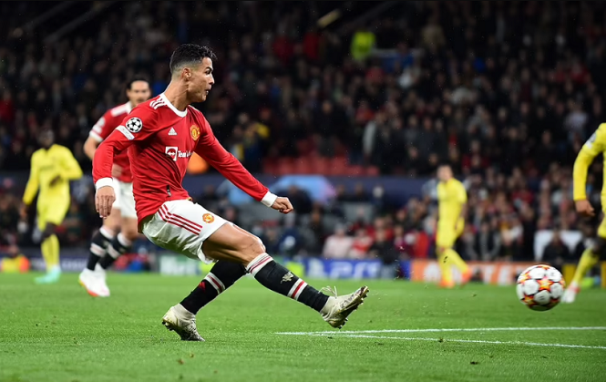 Bàn thắng của Ronaldo cho MU trước Villarreal lẽ ra không được tính?