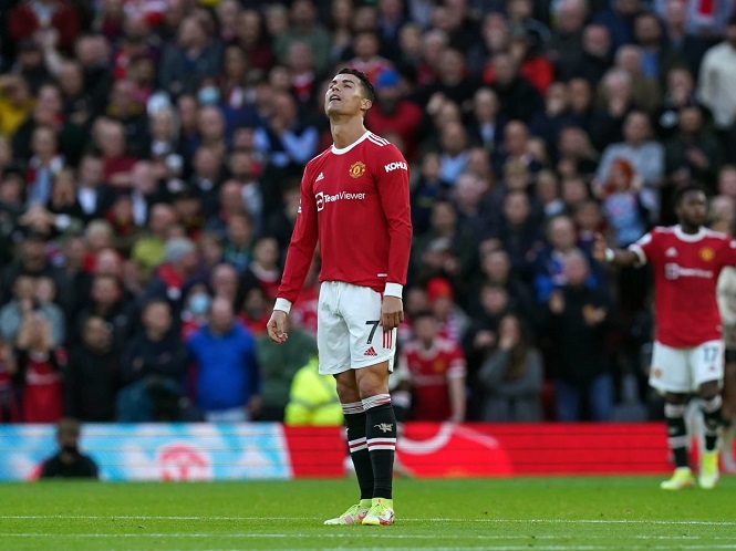 Cristiano Ronaldo thoát thẻ đỏ trong trận MU hòa tệ hại