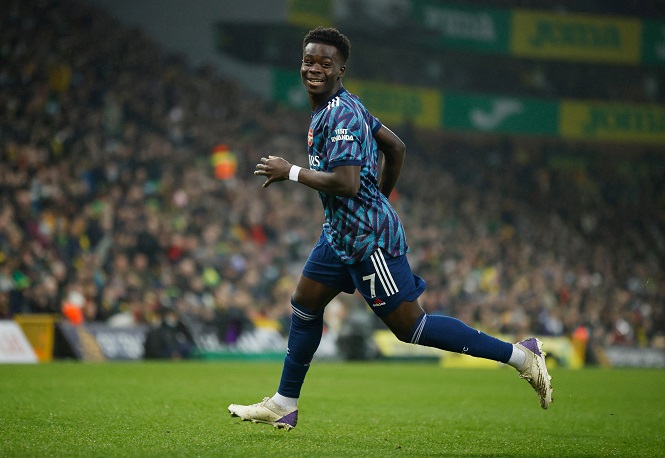 Saka lập kỳ tích cùng Arsenal trong Ngày tặng quà Saka lập kỳ tích cùng Arsenal trong Ngày tặng quà