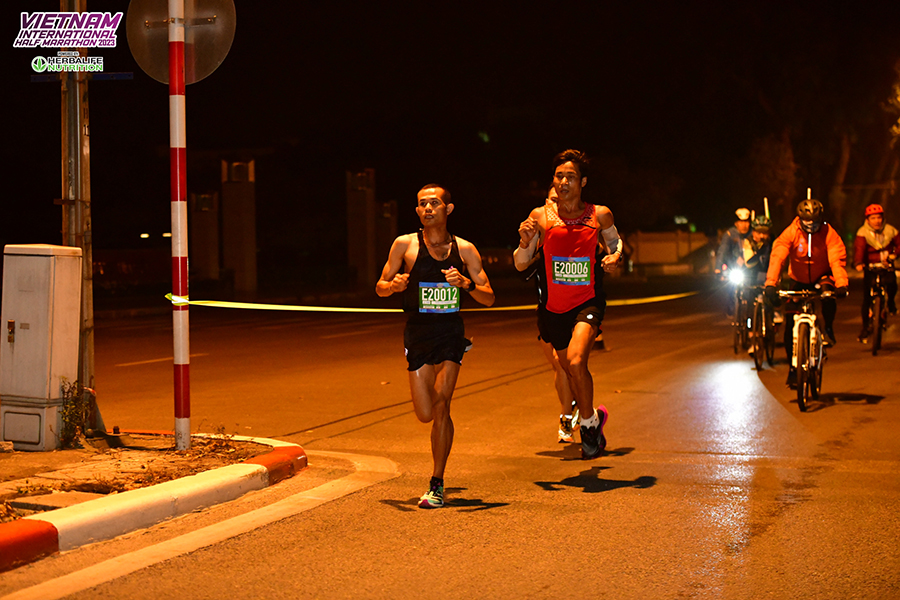 “Cao thủ Thái Lan” uống trà sữa, tận hưởng niềm vui đứng bục tại Giải Bán Marathon Quốc tế Việt Nam 2023 tài trợ bởi Herbalife Nutrition
