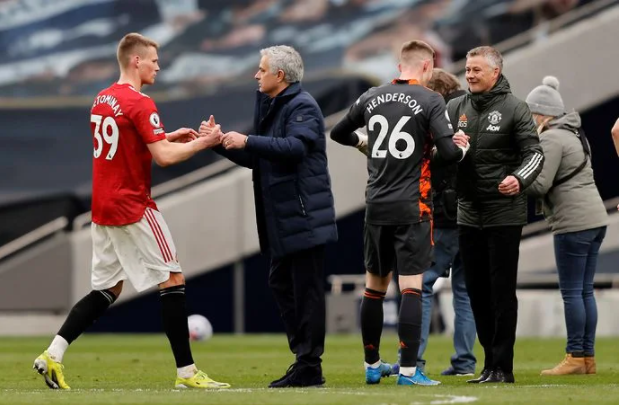Solskjaer và học trò “trêu ngươi” Mourinho sau trận MU vs Tottenham Solskjaer và học trò “trêu ngươi” Mourinho sau trận MU vs Tottenham