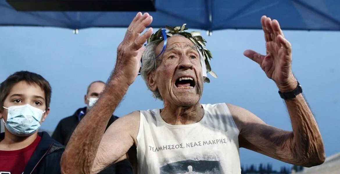 Cụ ông 90 tuổi chạy marathon hết 8 giờ tiết lộ loại thực phẩm giúp kéo dài tuổi thọ Cụ ông 90 tuổi chạy marathon hết 8 giờ tiết lộ loại thực phẩm giúp kéo dài tuổi thọ