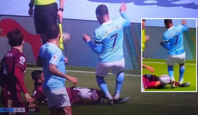 CĐV đặt câu hỏi vì sao VAR không phạt thẻ đỏ Sterling của Man City