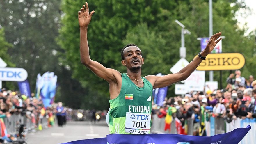 VĐV marathon Ethiopia phá sâu kỷ lục giải điền kinh thế giới hơn một phút