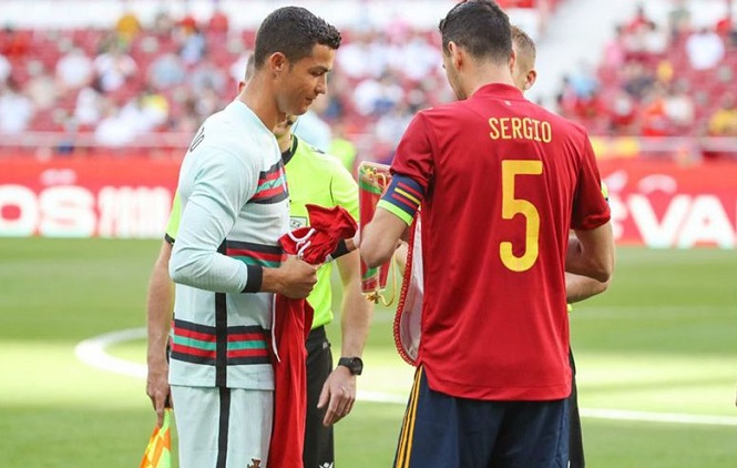 Tuyển Tây Ban Nha có 48 giờ để thay thế Busquets cho Euro 2021