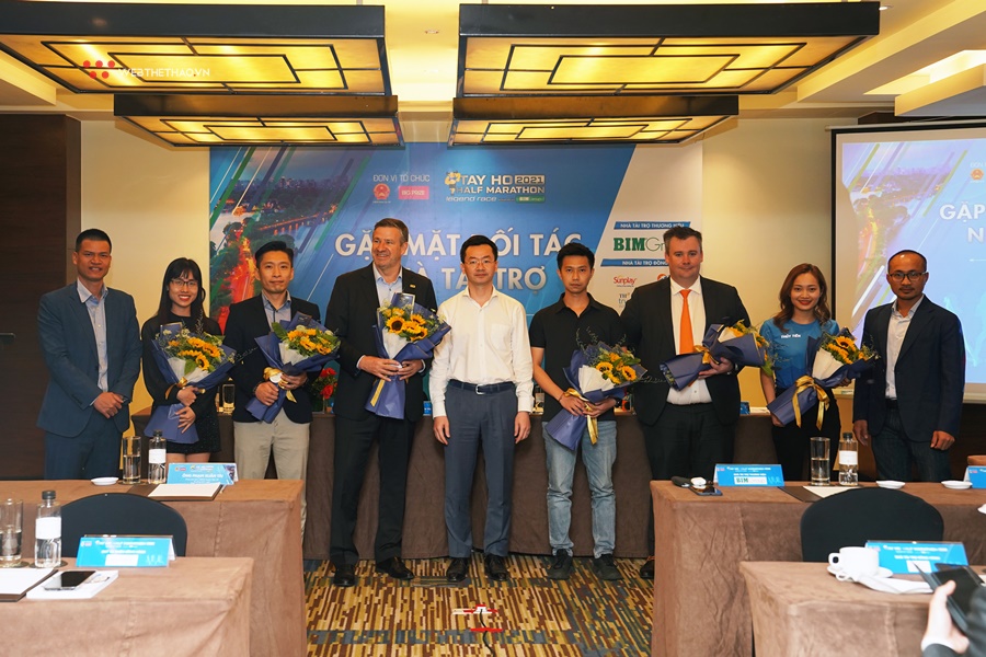 3000 người tham dự giải chạy Tay Ho Half Marathon 2021