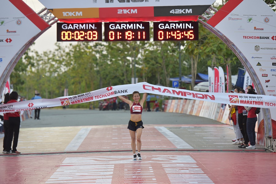 Tận hưởng cung đường chạy không vòng lặp độc đáo của Giải Hà Nội Marathon Techcombank