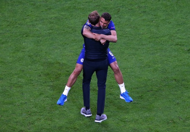 &ldquo;Đ&ocirc;i gi&agrave;y may mắn&rdquo; của Tuchel truyền cảm hứng cho Chelsea
