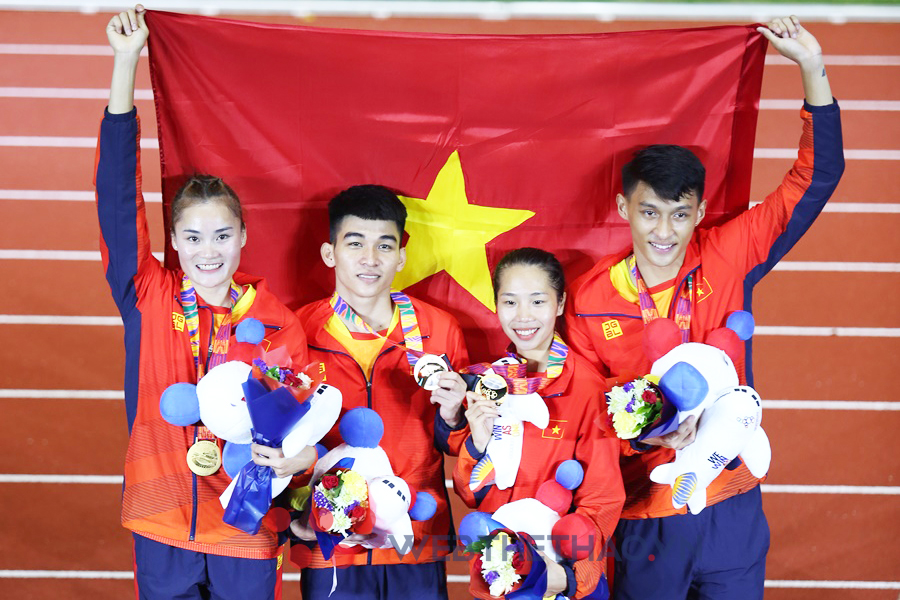 Tổ chạy 400m nam hối hả chuẩn bị cho giải điền kinh các nội dung tiếp sức châu Á 2024
